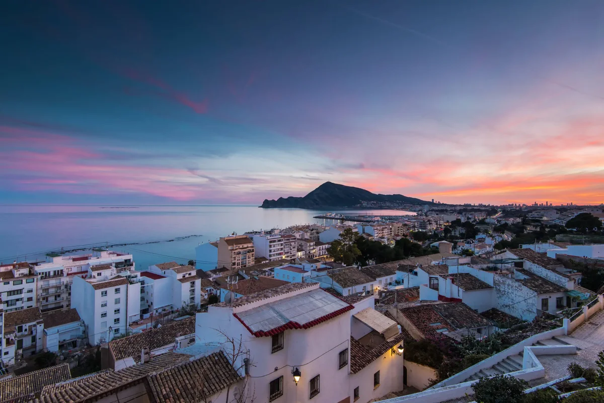 Casco antiguo de Altea con el domo azul de la iglesia, Costa Blanca