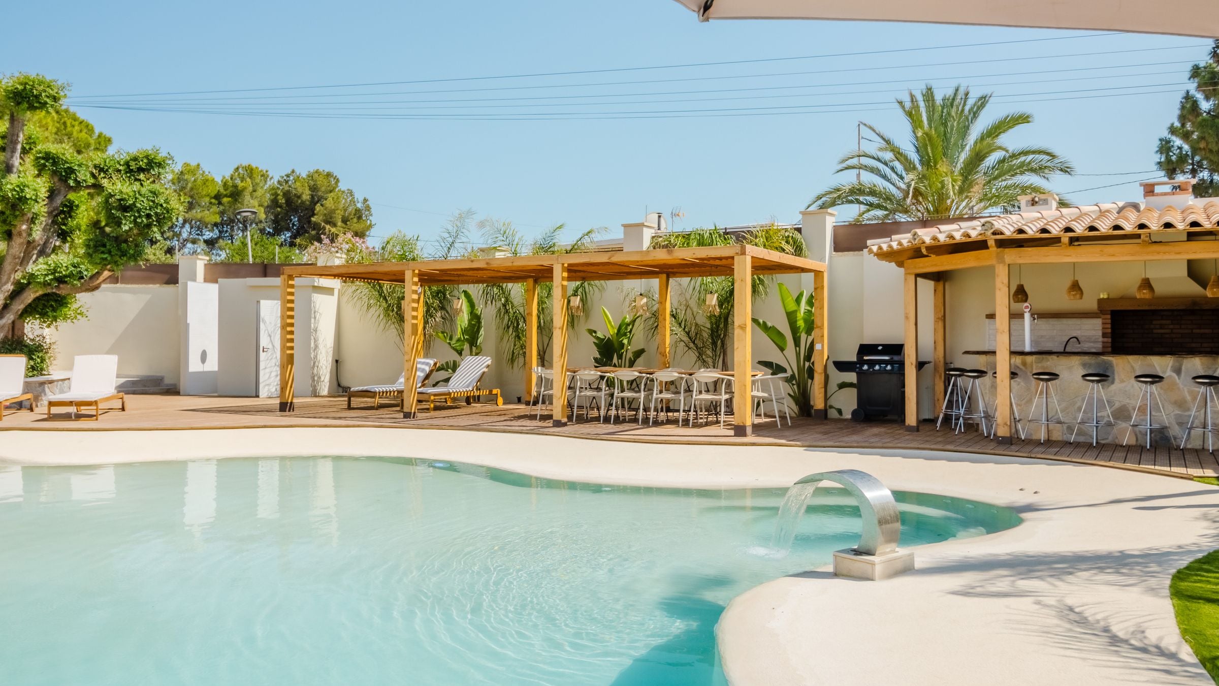 Villa mediterránea con piscina y terraza soleada — gestión profesional de alquiler vacacional en la Costa Blanca