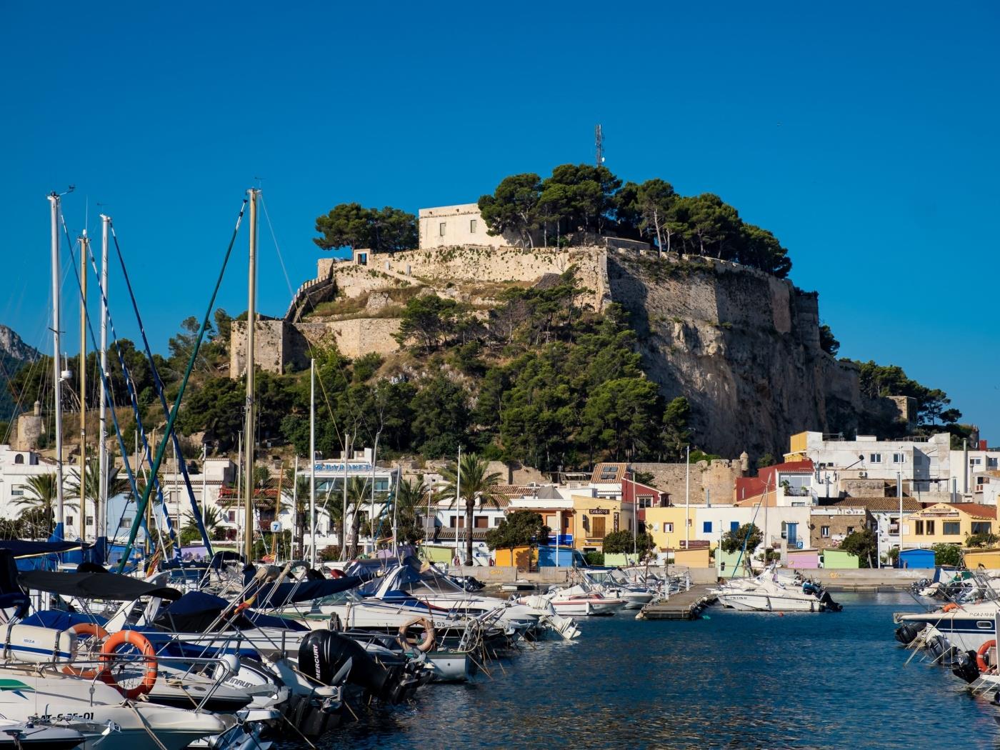 Playa y piscina en Dénia, piso moderno cerca del puerto