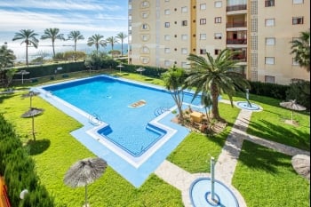 Apartament in Villajoyosa: Terrace and sea breeze · Benidorm