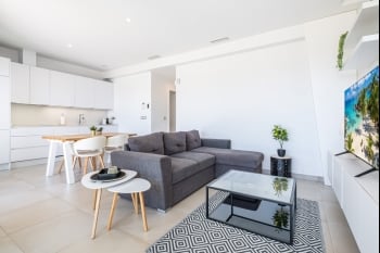 Oasis moderno con terraza y piscina en Finestrat