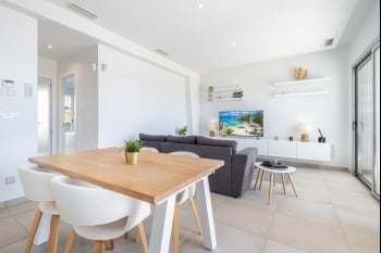 Oasis moderno con terraza y piscina en Finestrat