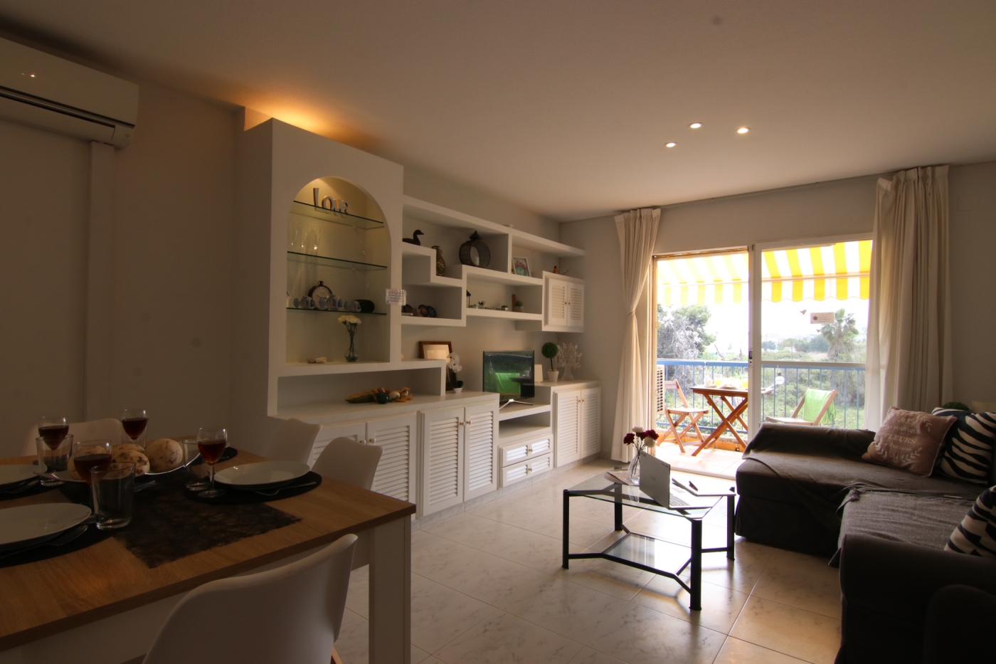 Altaia, vida costera con piscina y parking