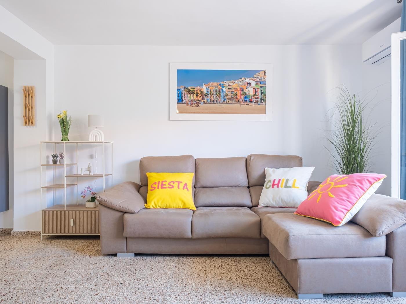 Steps to the Beach • Bright 3BR Apt in Villajoyosa · Villajoyosa